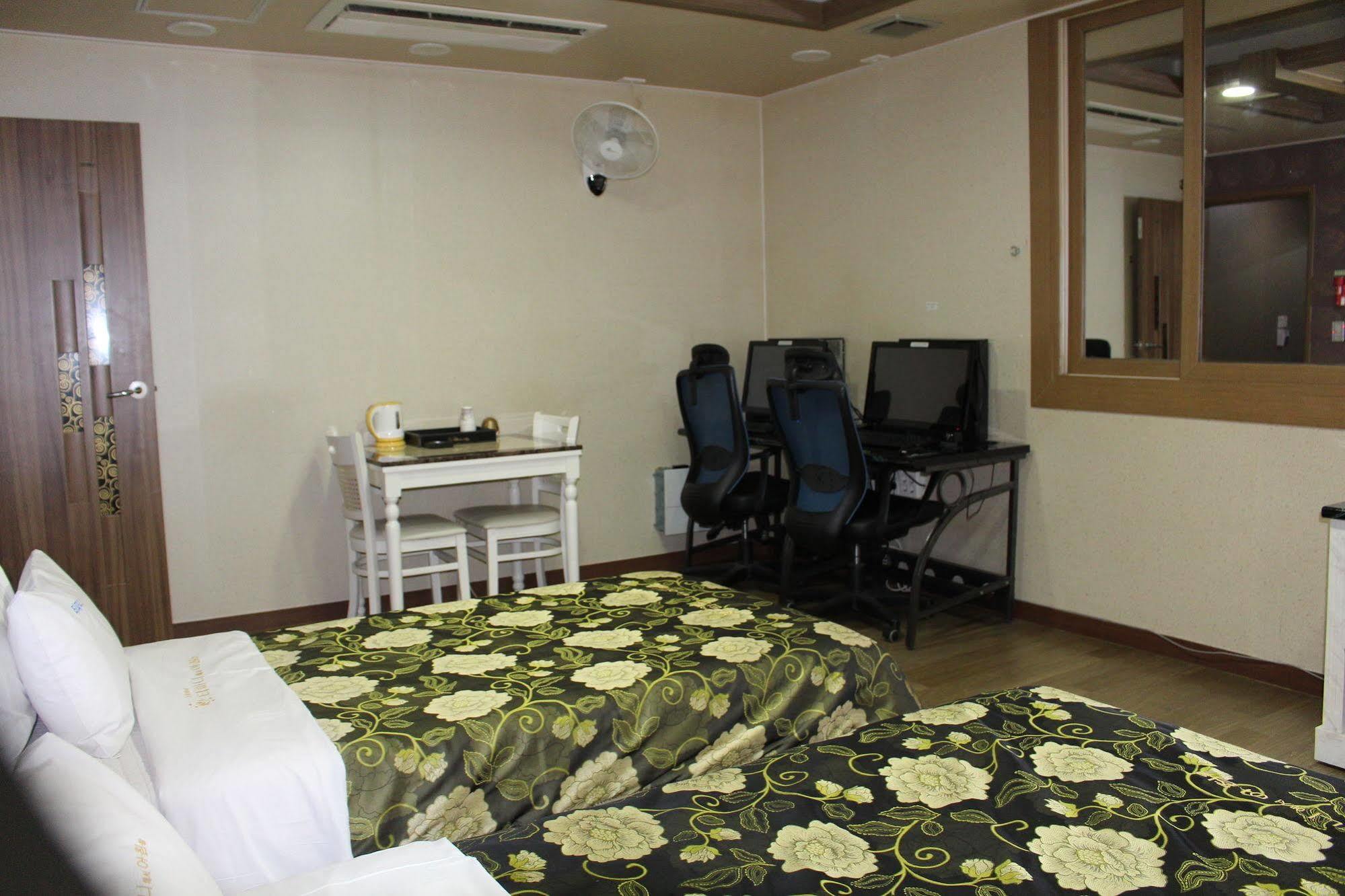 מוקפו Tiffany Motel מראה חיצוני תמונה