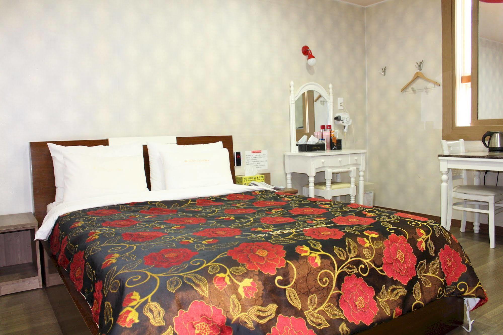 מוקפו Tiffany Motel מראה חיצוני תמונה