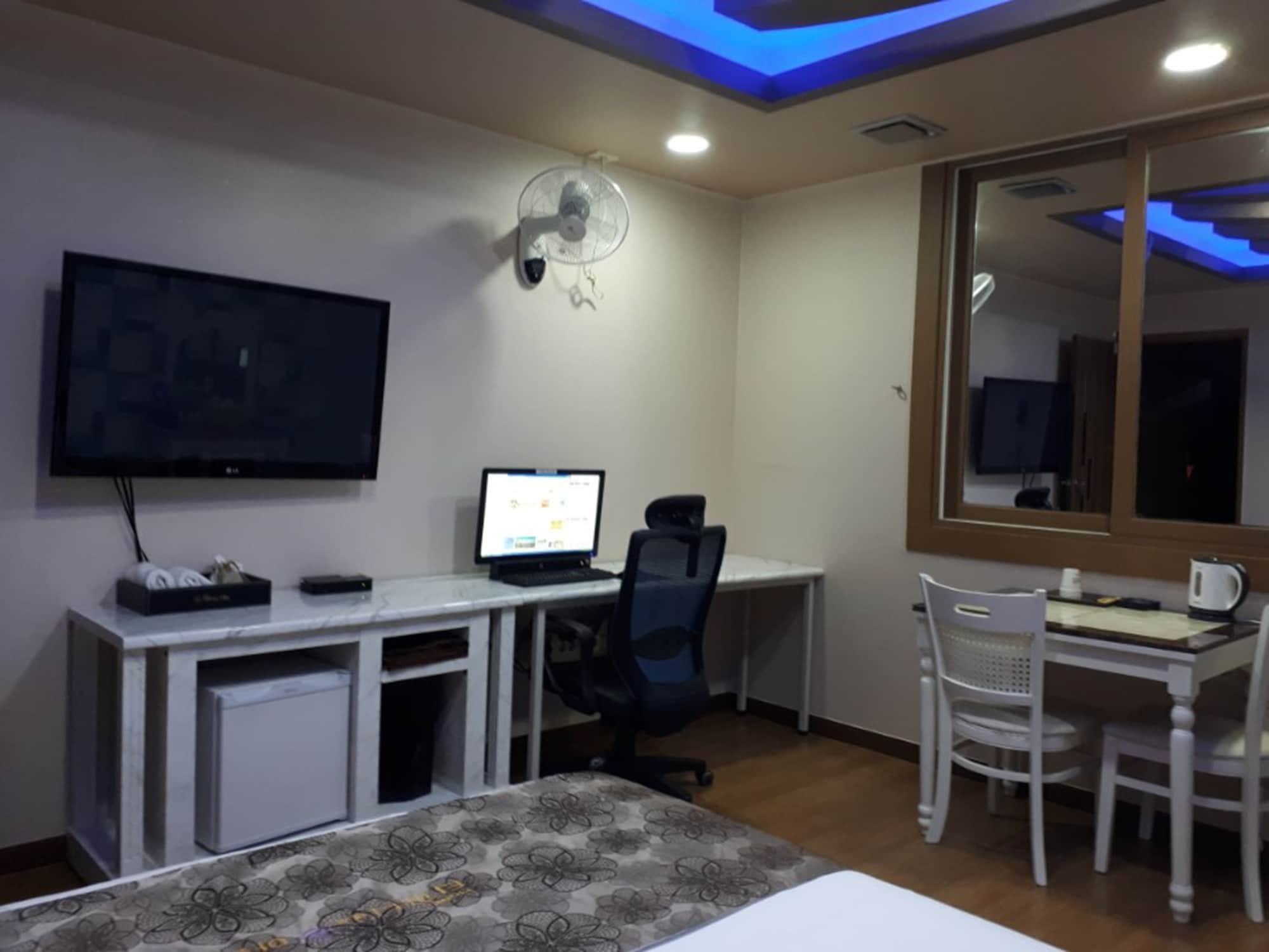 מוקפו Tiffany Motel מראה חיצוני תמונה